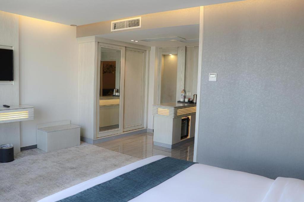 Rival Hotel Amman Exterior photo